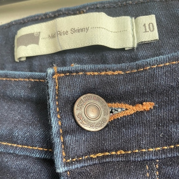 Levi Mid-Rise Skinny Dark Wash Jeans - Picture 6 of 9